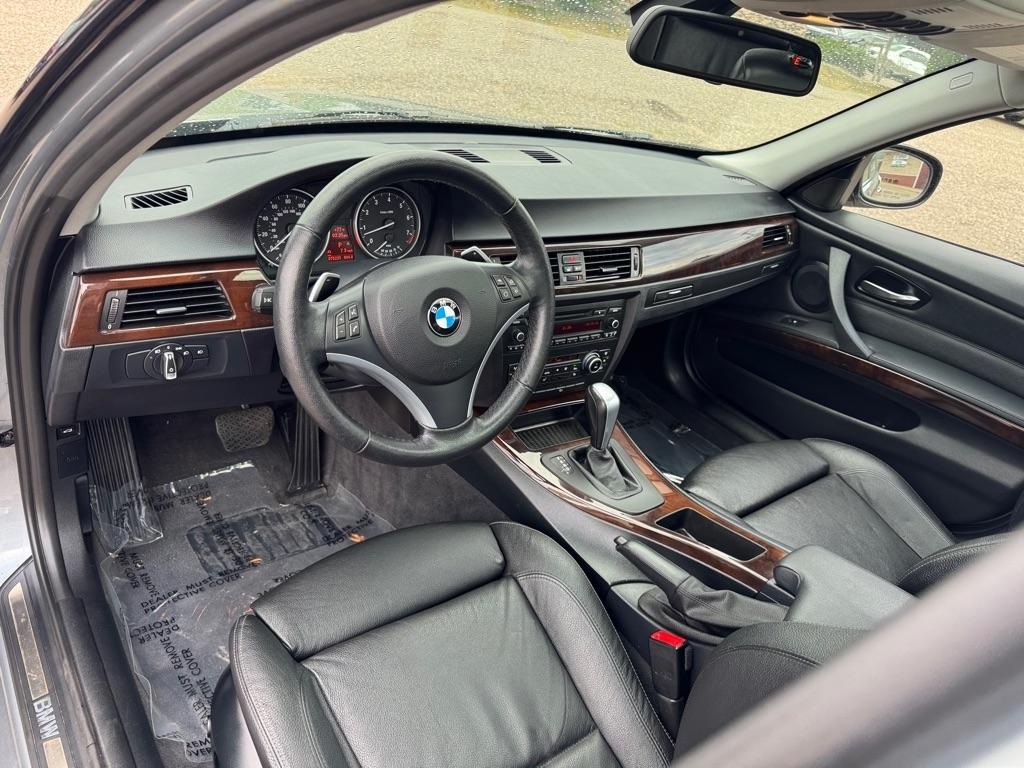 BMW 3 Series 4dr Sdn 328i xDrive AWD 2011