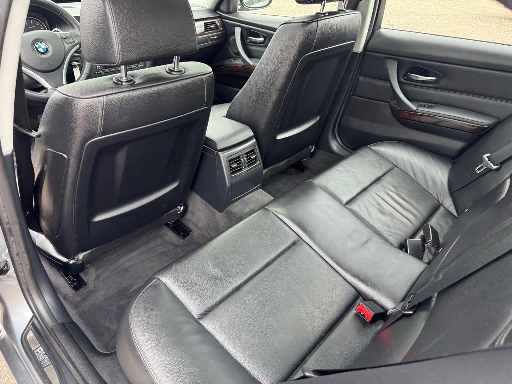 BMW 3 Series 4dr Sdn 328i xDrive AWD 2011