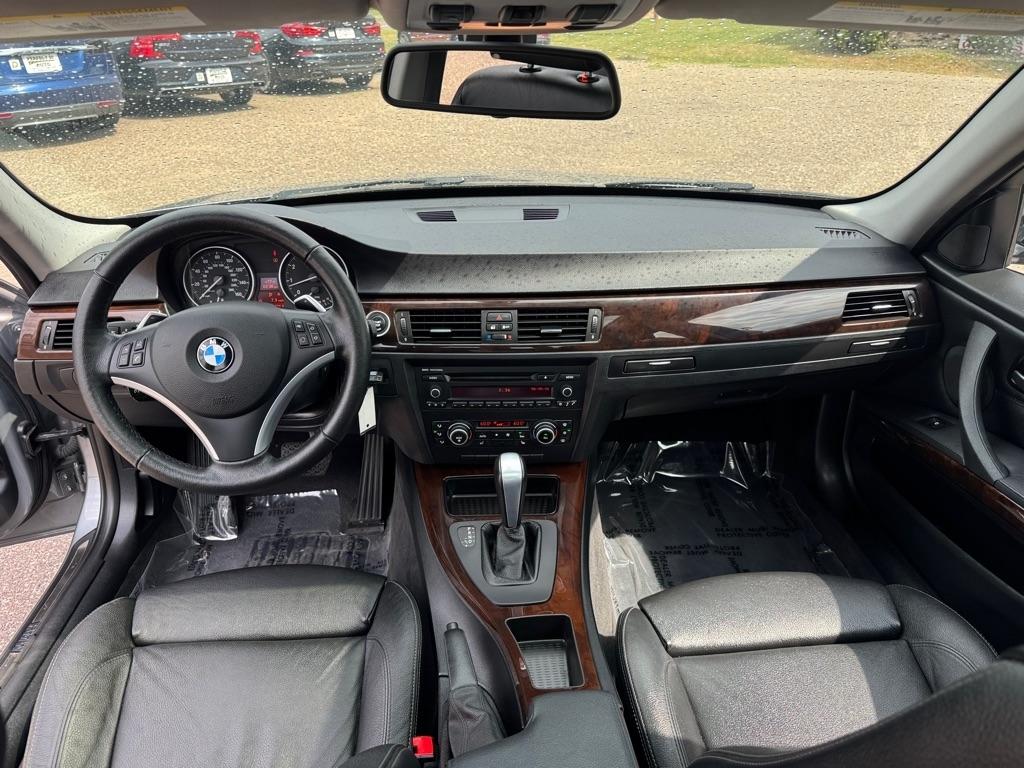 BMW 3 Series 4dr Sdn 328i xDrive AWD 2011