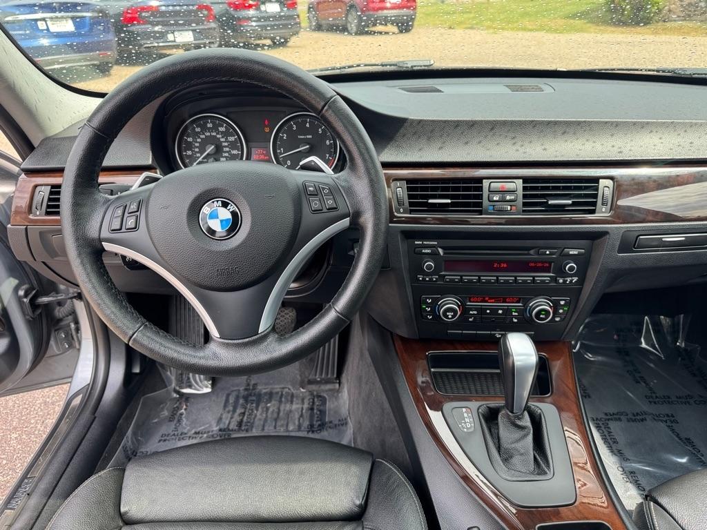 BMW 3 Series 4dr Sdn 328i xDrive AWD 2011
