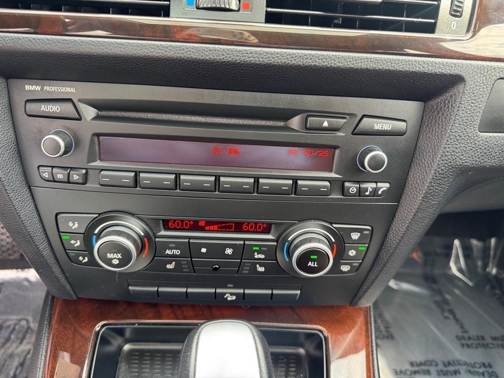 BMW 3 Series 4dr Sdn 328i xDrive AWD 2011