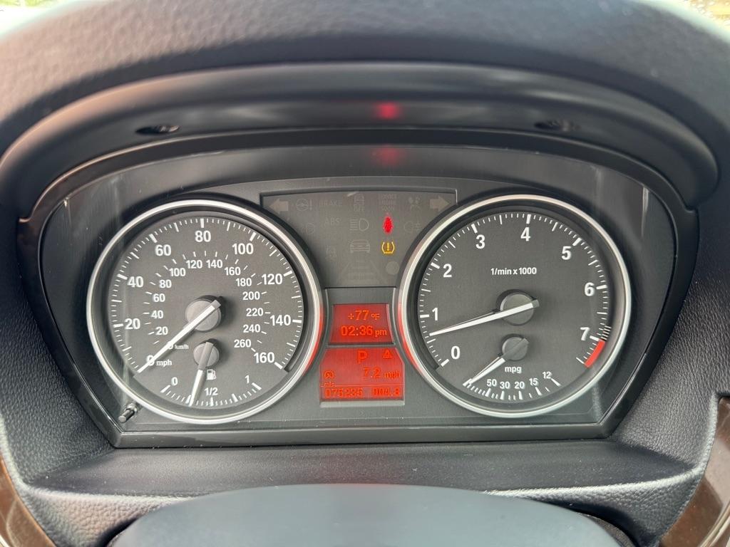 BMW 3 Series 4dr Sdn 328i xDrive AWD 2011