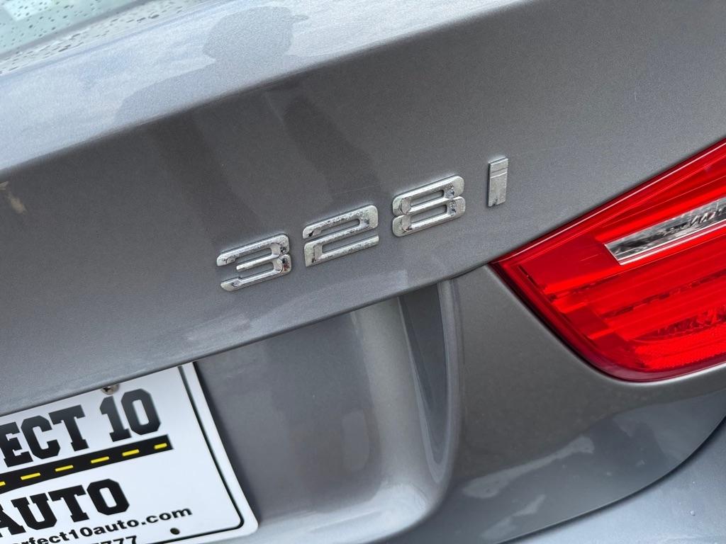 BMW 3 Series 4dr Sdn 328i xDrive AWD 2011