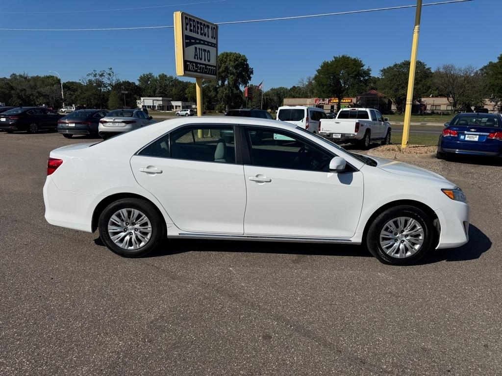 Toyota Camry 4dr Sdn I4 Auto XLE (Natl) 2013