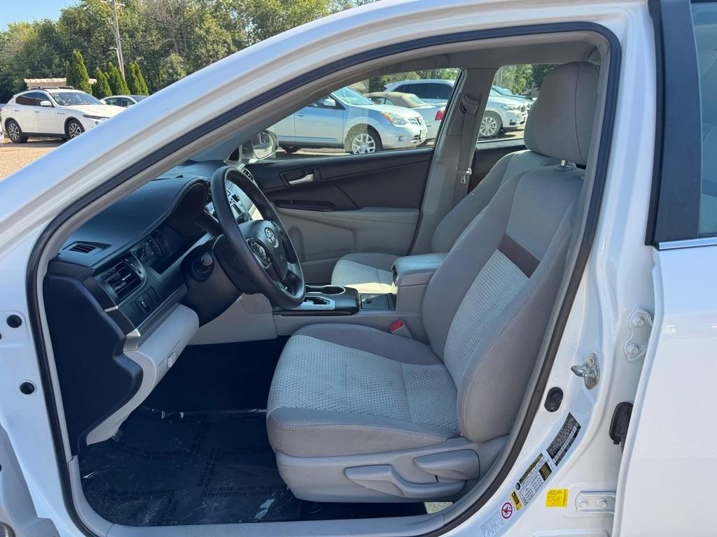 Toyota Camry 4dr Sdn I4 Auto XLE (Natl) 2013