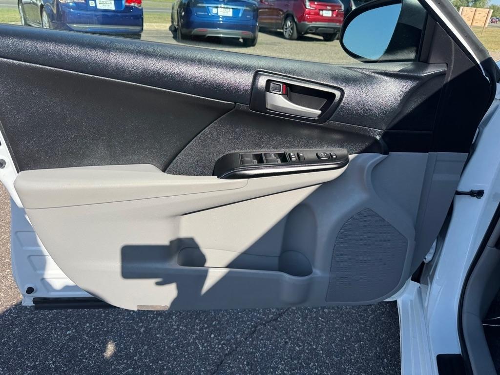 Toyota Camry 4dr Sdn I4 Auto XLE (Natl) 2013