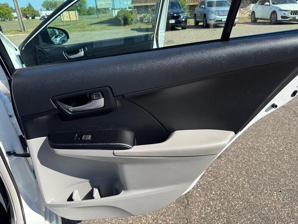 Toyota Camry 4dr Sdn I4 Auto XLE (Natl) 2013