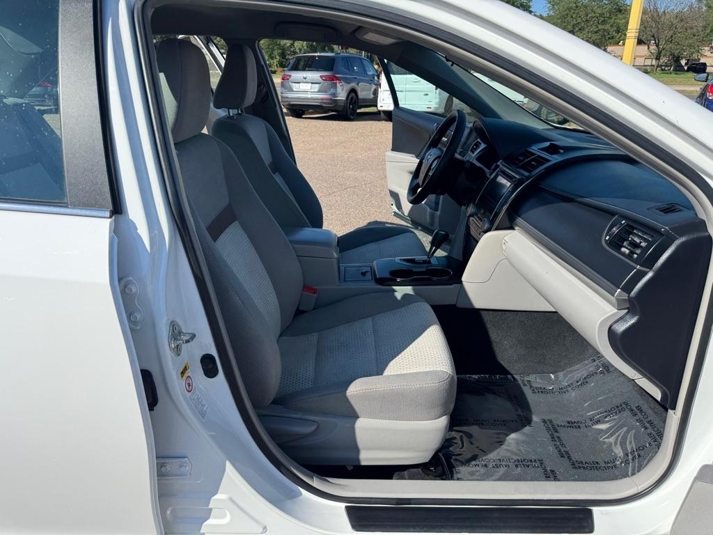 Toyota Camry 4dr Sdn I4 Auto XLE (Natl) 2013