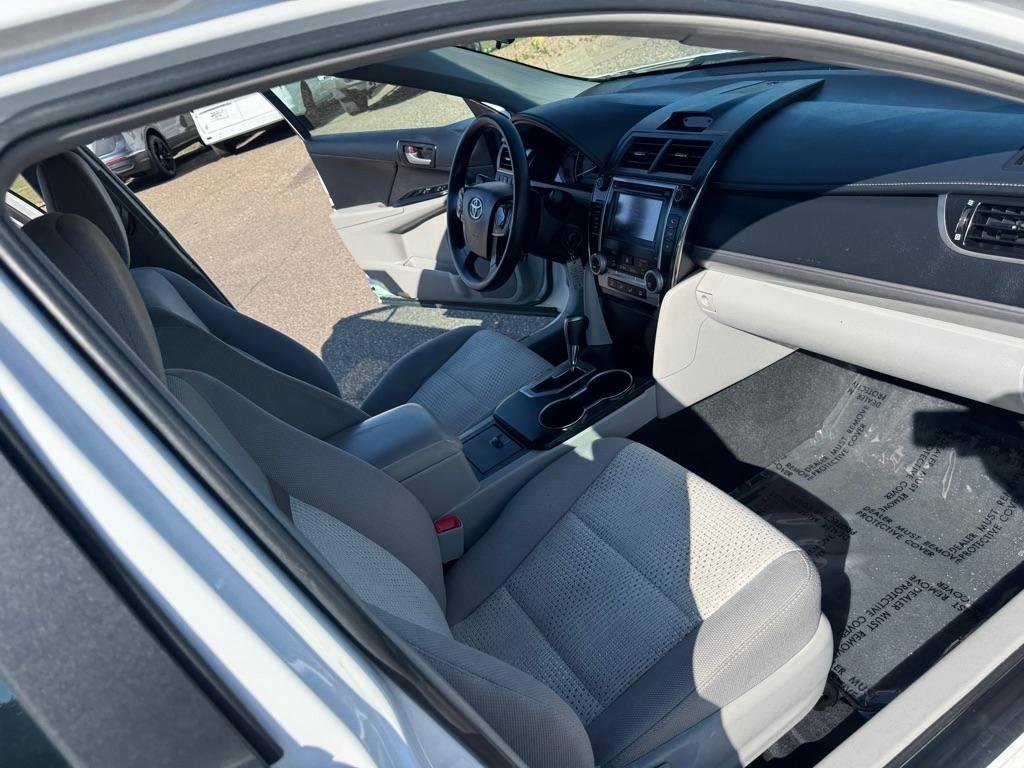 Toyota Camry 4dr Sdn I4 Auto XLE (Natl) 2013