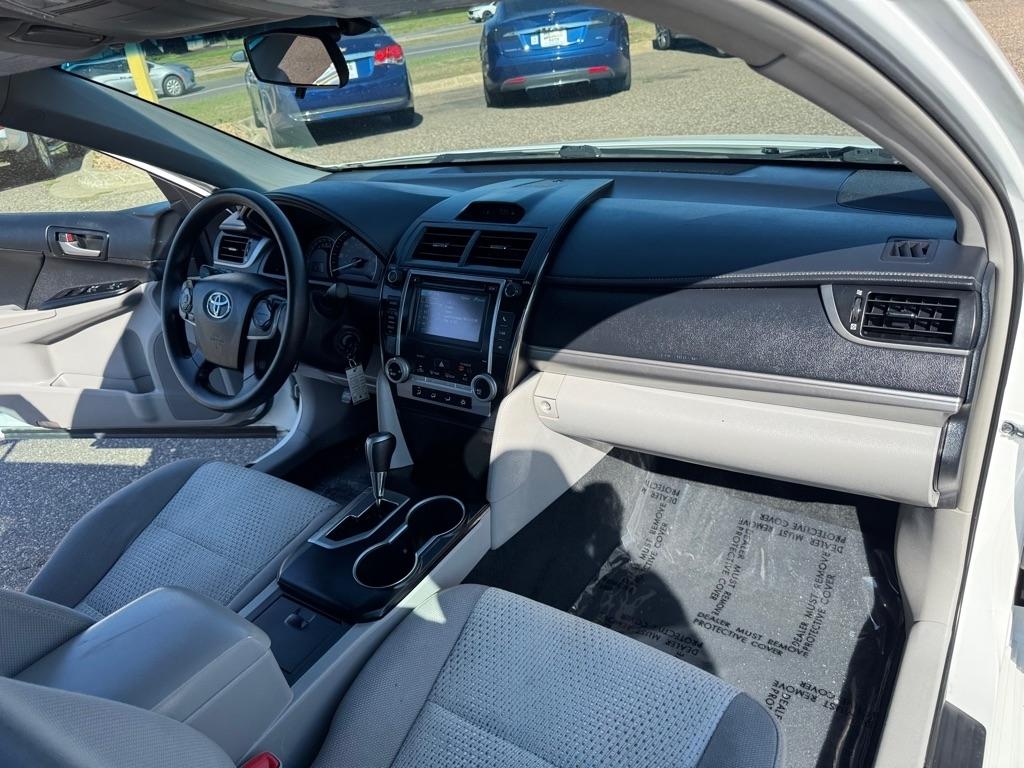 Toyota Camry 4dr Sdn I4 Auto XLE (Natl) 2013