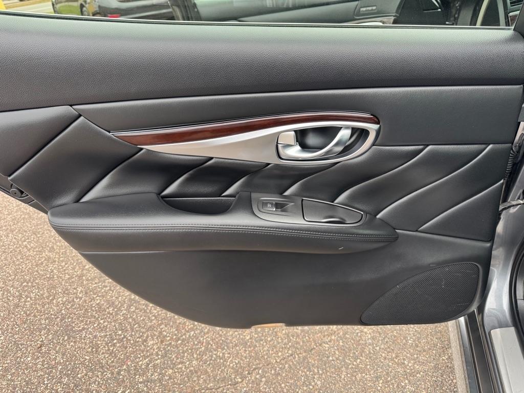 Infiniti Q70L 3.7 AWD 2017