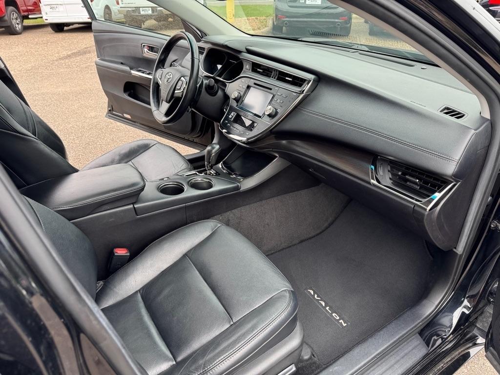 Toyota Avalon 4dr Sdn Limited (Natl) 2016