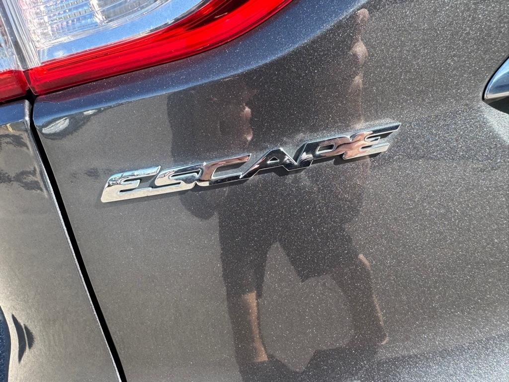 Ford Escape 4WD 4dr Titanium 2016