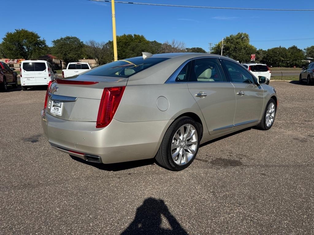 Cadillac XTS 4dr Sdn Luxury Collection FWD 2016