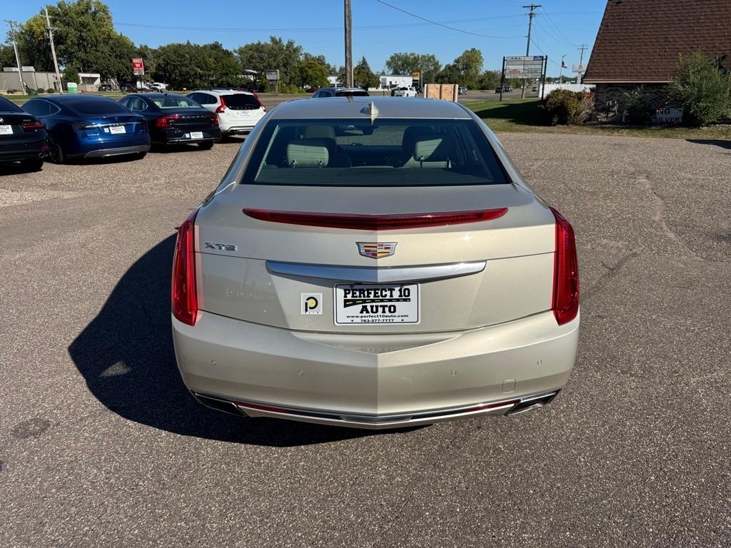 Cadillac XTS 4dr Sdn Luxury Collection FWD 2016