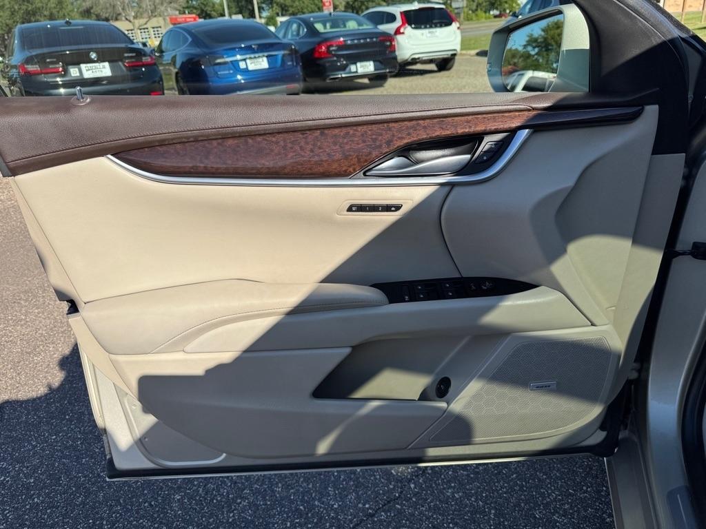 Cadillac XTS 4dr Sdn Luxury Collection FWD 2016
