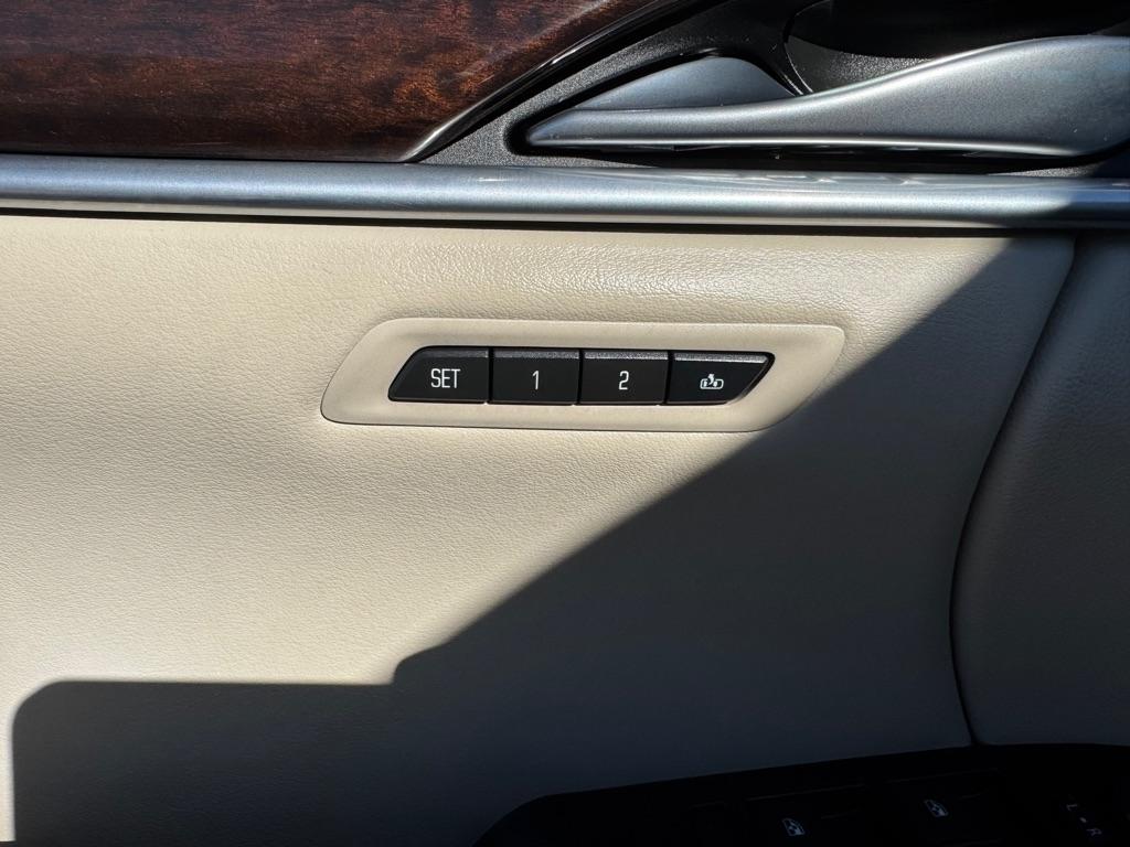 Cadillac XTS 4dr Sdn Luxury Collection FWD 2016