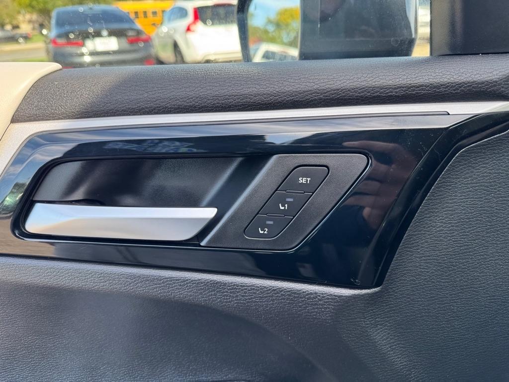 Mitsubishi Outlander PHEV SEL S-AWC 2023