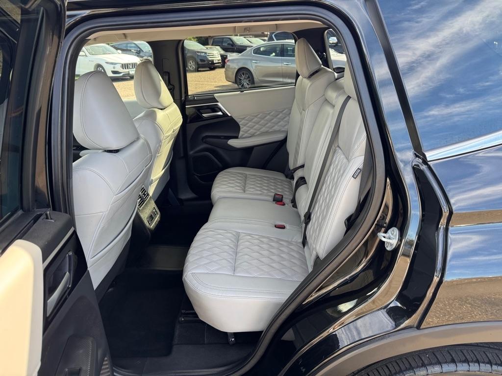 Mitsubishi Outlander PHEV SEL S-AWC 2023