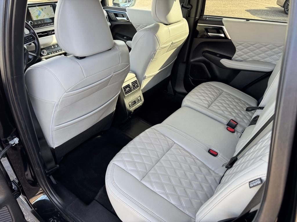 Mitsubishi Outlander PHEV SEL S-AWC 2023