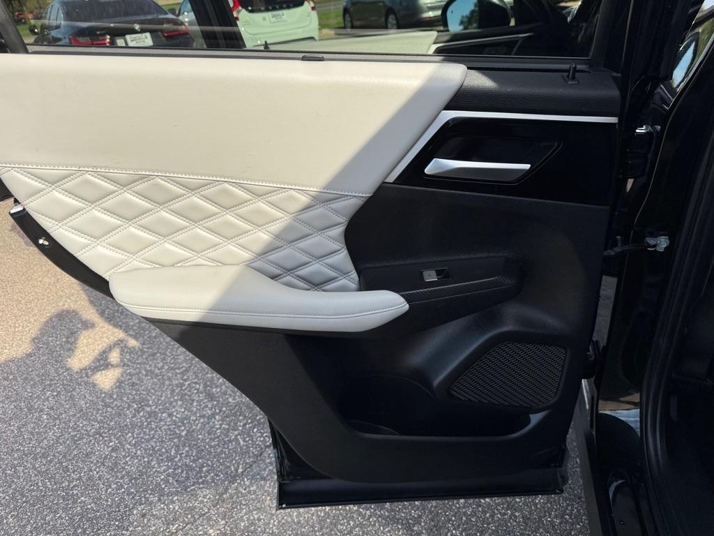 Mitsubishi Outlander PHEV SEL S-AWC 2023