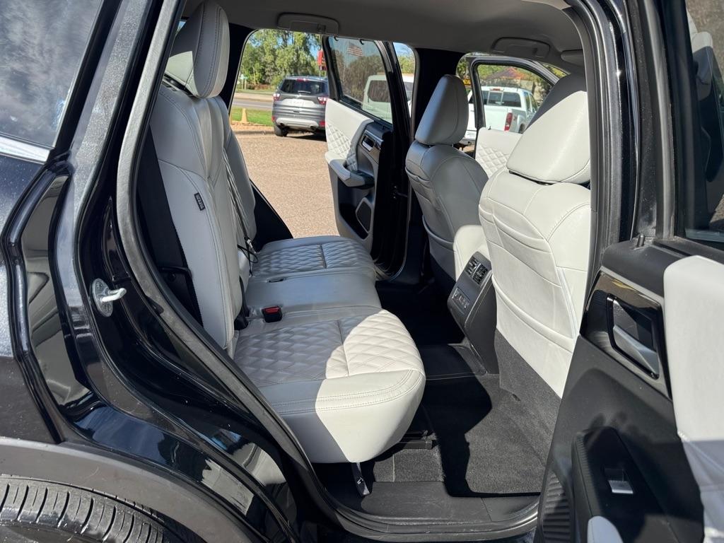 Mitsubishi Outlander PHEV SEL S-AWC 2023