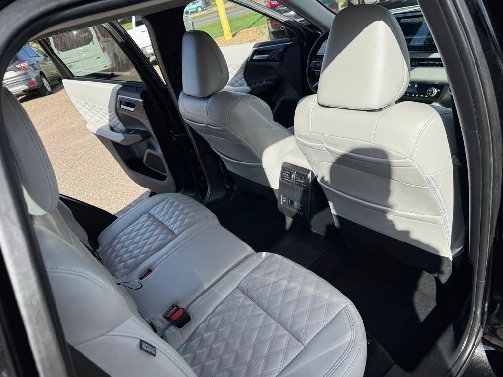 Mitsubishi Outlander PHEV SEL S-AWC 2023