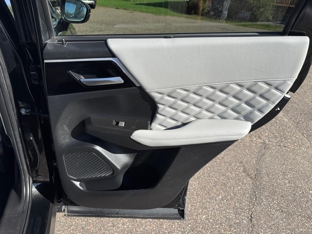 Mitsubishi Outlander PHEV SEL S-AWC 2023