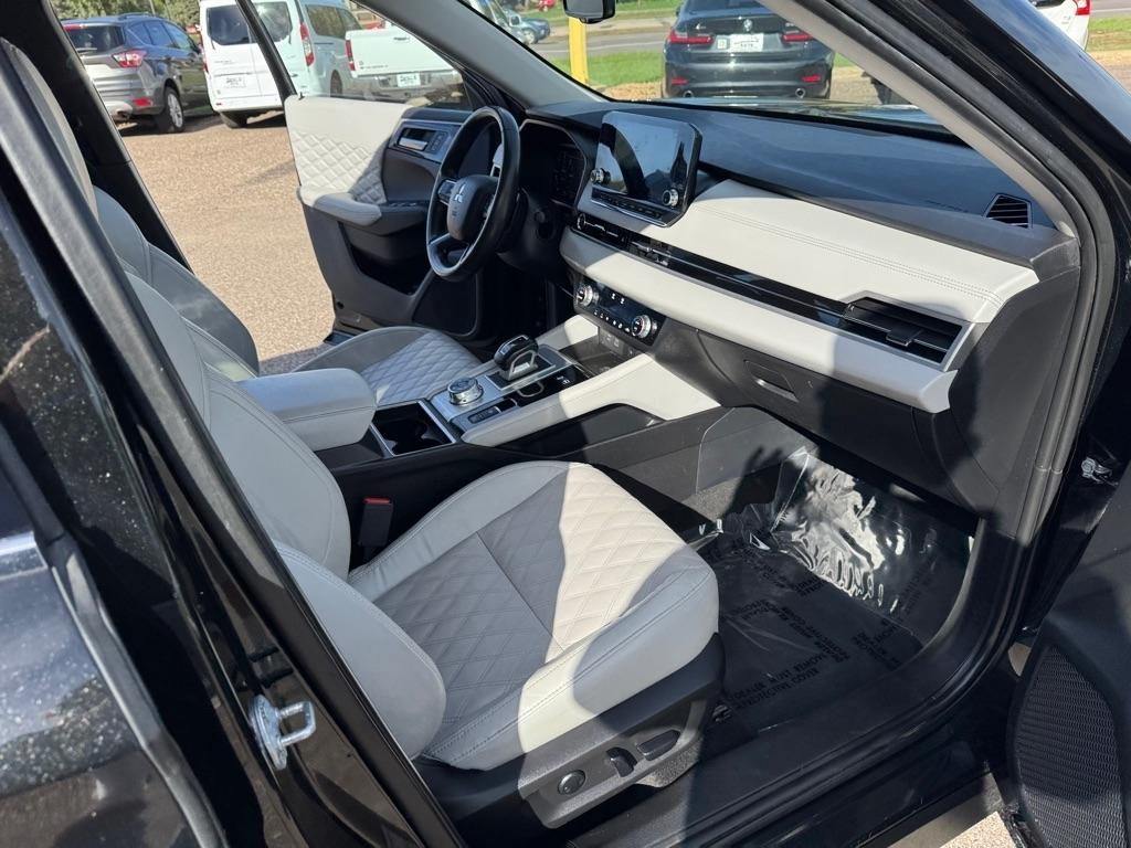 Mitsubishi Outlander PHEV SEL S-AWC 2023