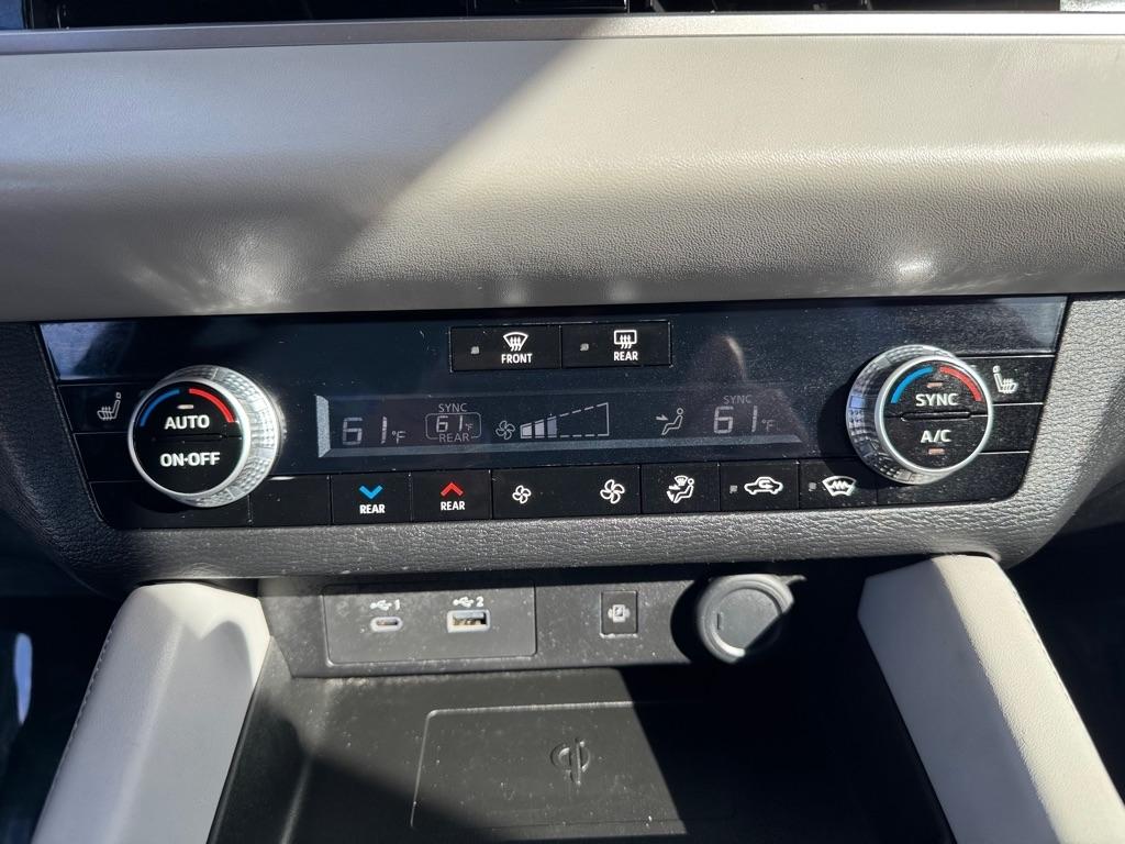 Mitsubishi Outlander PHEV SEL S-AWC 2023