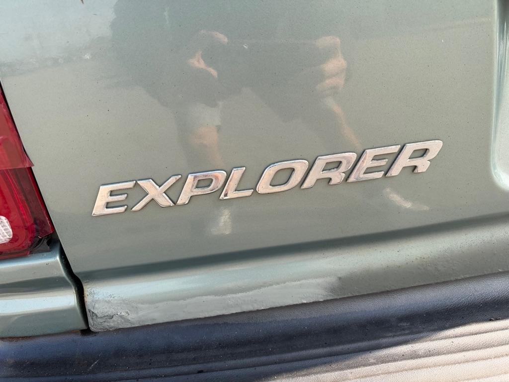 Ford Explorer XLT 4-Door 4WD 1998