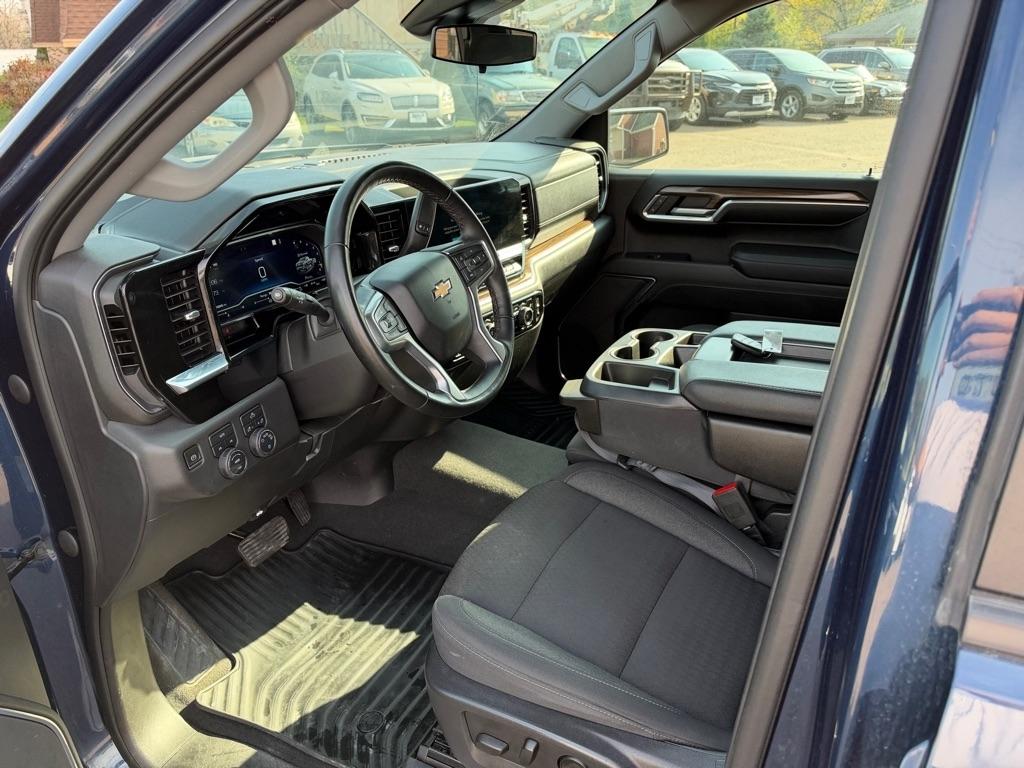 Chevrolet Silverado 1500 4WD Crew Cab 147" LT w/1LT 2023