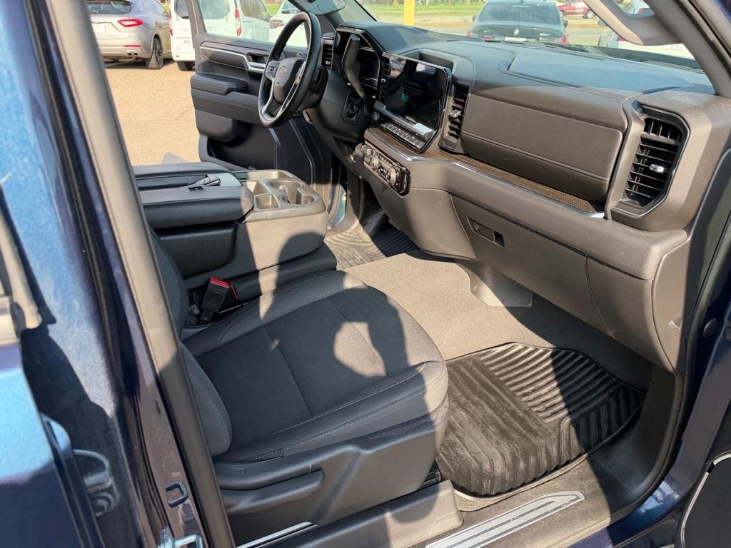 Chevrolet Silverado 1500 4WD Crew Cab 147" LT w/1LT 2023