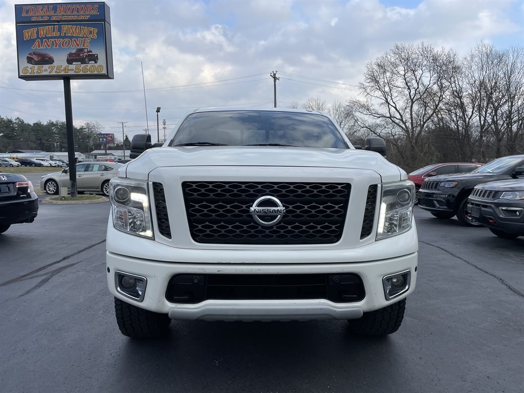 Nissan Titan PRO-4X Crew Cab 4WD 2017