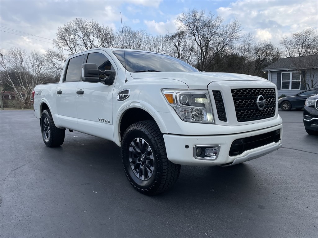 Nissan Titan PRO-4X Crew Cab 4WD 2017