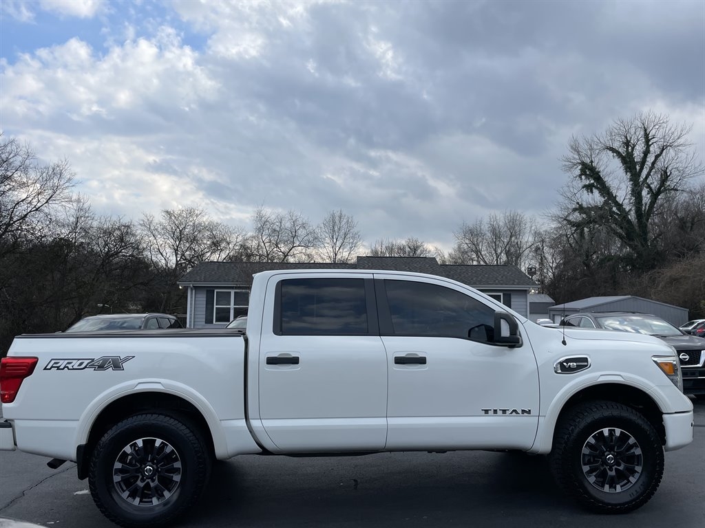 Nissan Titan PRO-4X Crew Cab 4WD 2017
