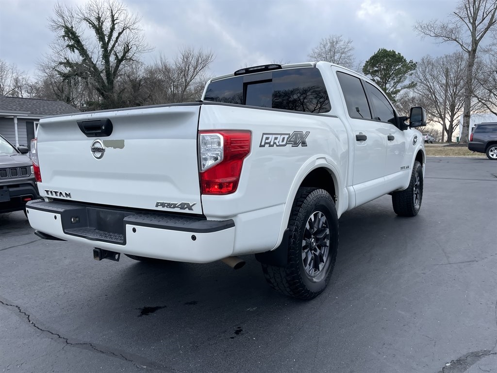 Nissan Titan PRO-4X Crew Cab 4WD 2017
