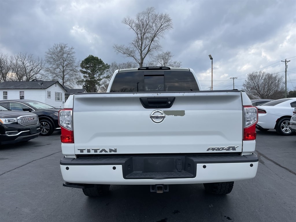 Nissan Titan PRO-4X Crew Cab 4WD 2017