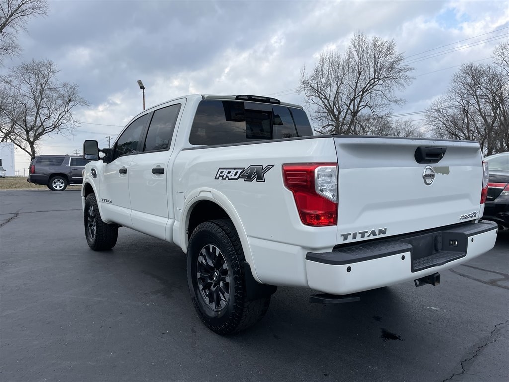 Nissan Titan PRO-4X Crew Cab 4WD 2017