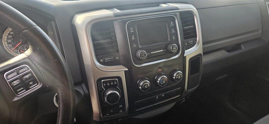 RAM 1500 SLT Quad Cab 4WD 2017