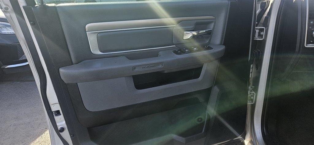 RAM 1500 SLT Quad Cab 4WD 2017