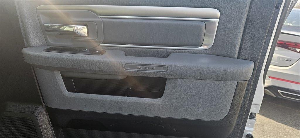 RAM 1500 SLT Quad Cab 4WD 2017