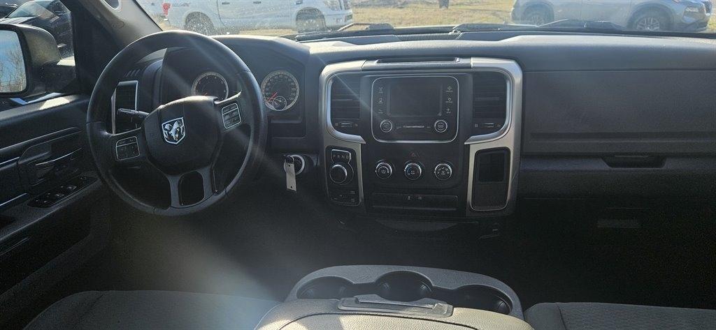 RAM 1500 SLT Quad Cab 4WD 2017