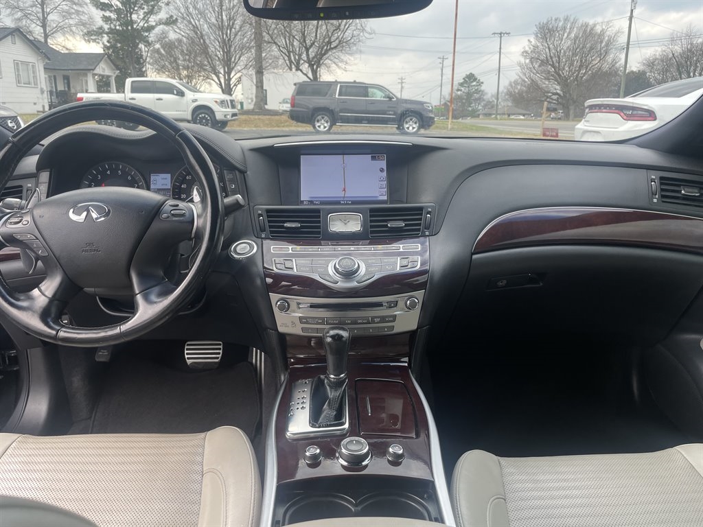 Infiniti Q70 37 2016