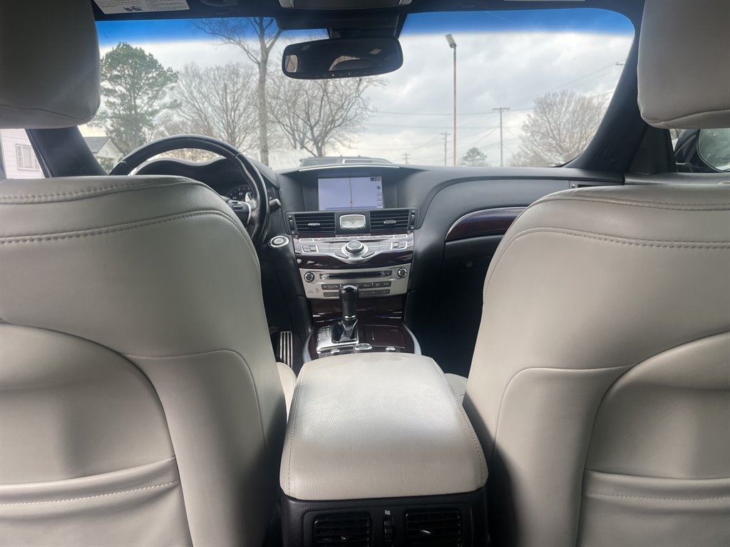 Infiniti Q70 37 2016