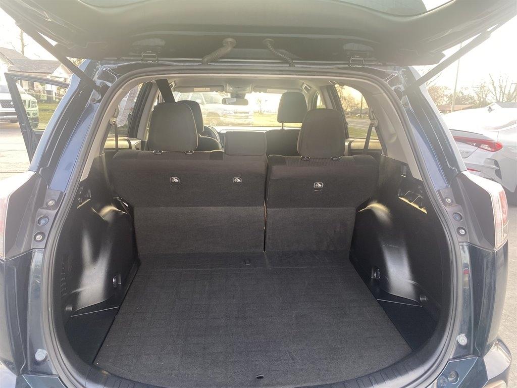 Toyota RAV4 LE FWD 2017