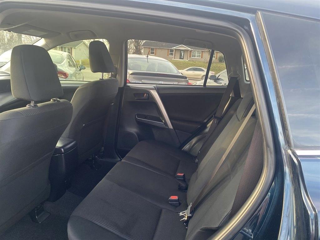 Toyota RAV4 LE FWD 2017