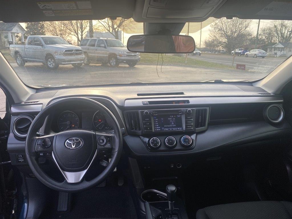 Toyota RAV4 LE FWD 2017