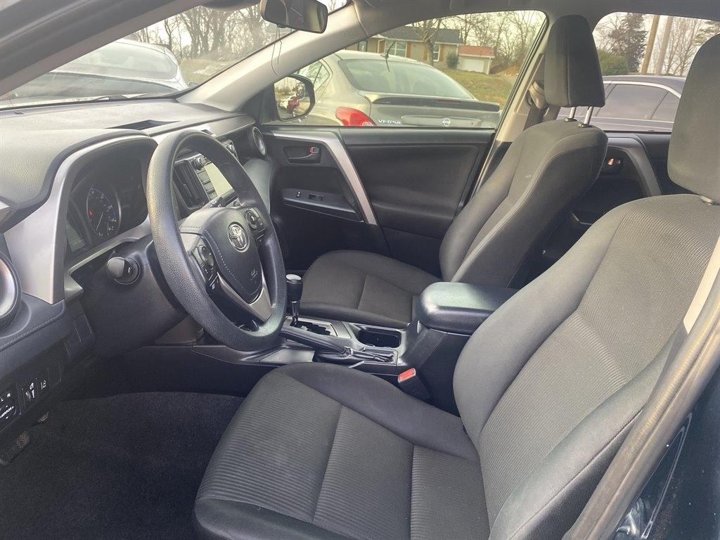 Toyota RAV4 LE FWD 2017