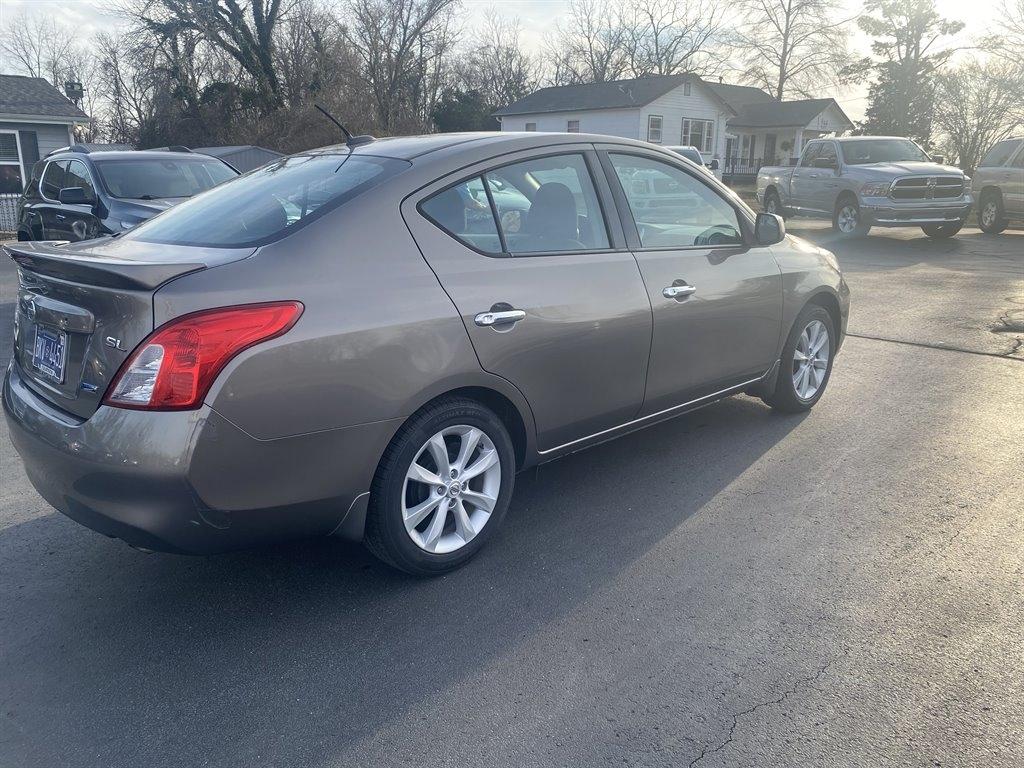Nissan Versa  2014